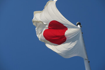 国旗　日本　ジャパン　日の丸　風　空気　堂々感
大きい　