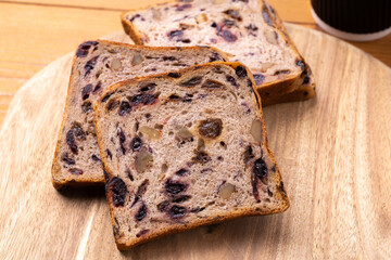 フルーツとナッツの食パン