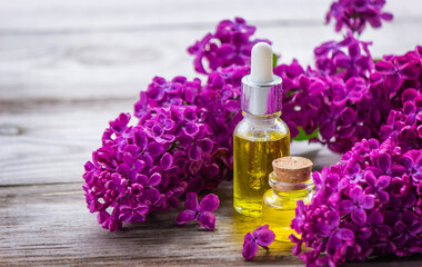 Obraz na płótnie Canvas Lilac essential oil in a small bottle.