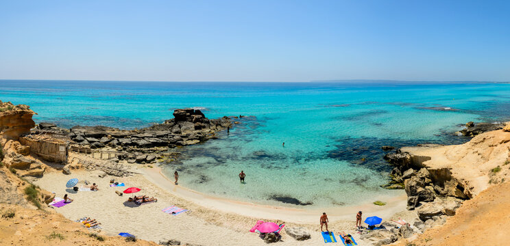 One of the best known beaches in Formentera. It is Calo des Mort. With clear and calm waters, this beach is frequented by couples on vacation.
