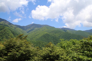 Fototapeta premium 山の風景。破風山と雁坂嶺