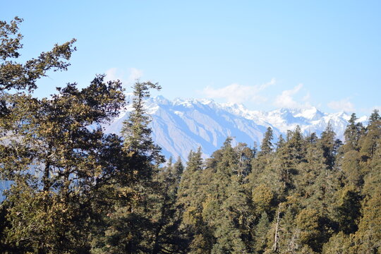 The mountains, snow & the fogg, location - Kedarkantha, Uttarakhand, shoot date - 21 Nov'22