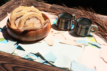 作業の休憩にロールケーキ