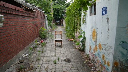 a shabby alley	