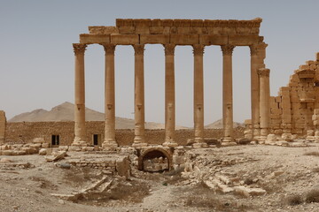 Obraz premium Entrance to temple at Palmyra Syria 