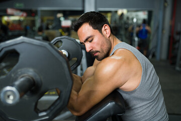 Fototapeta na wymiar Muscular coach training at the gym
