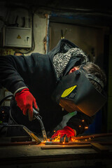welder working in workshop