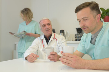 Obraz premium portrait of smiling doctors having a coffee break