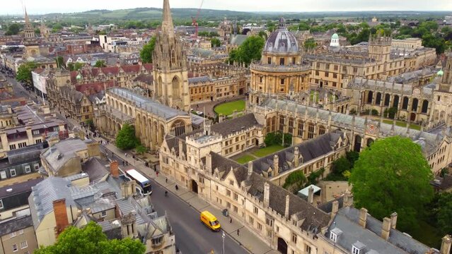 Amazing Univerity of Oxford - the ancient buildings from above - travel photography