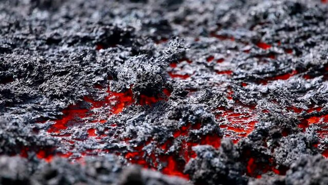 Etna - lava in dettaglio  durante l 'avanzamento