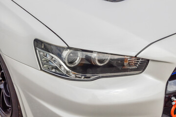 古い自動車のヘッドライト　Headlight of the old car