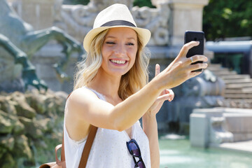 Fototapeta na wymiar happy young woman taking selfie
