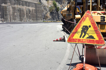 Segnaletica stradale per la sicurezza: lavori in  corso