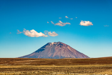 Fototapeta premium ein Vulkan in peru