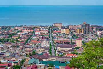Obraz premium top view from the wall of the citadel to the city of Derbent and the Caspian Sea