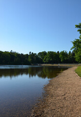 Kleiner steiniger Strand am Badeteich - Waldteich