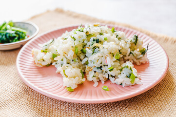 青菜としらすのもち麦チャーパン