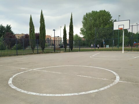 Cancha de baloncesto callejero