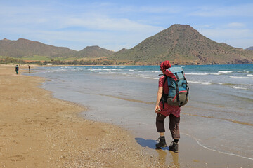 senderismo almer&iacute;a mujer senderista playa costa genoveses cabo de gata 4M0A3976-as22