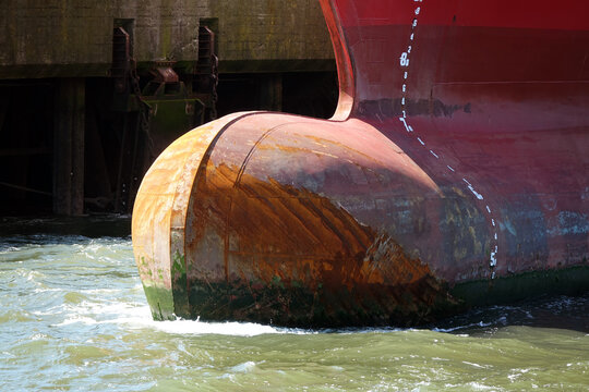 Wulstbug eines Schiffes