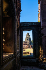 Fototapeta na wymiar Thaïlande, province de Nakhon Ratchasima: temple Khmer dans le parc historique de Phimai.