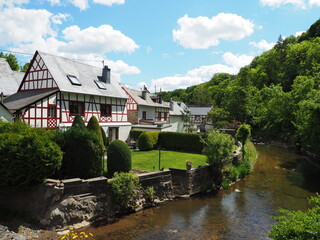 Monreal ist eine Ortsgemeinde im Tal der Elz im Landkreis Mayen-Koblenz im...