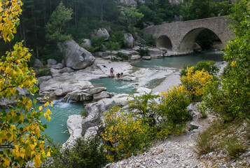 Désignées comme une Merveille des Hautes-Alpes, les Gorges de la Méouge avec son pont roman sont...