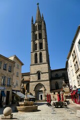La place Saint-Michel et l’église Saint-Michel-des-lions à Limoges