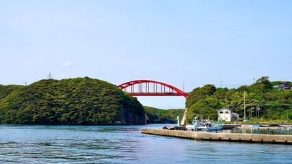 浅茅湾側の港町から見える万関橋