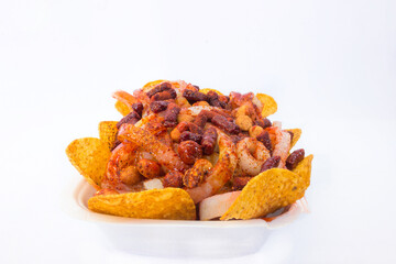 Charola de tostitos con mezcla de antojitos para botana 