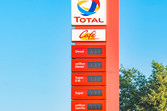 Eine geschlossene Tankstelle von Total, Deutschland, 10.06.2022, Boblitz