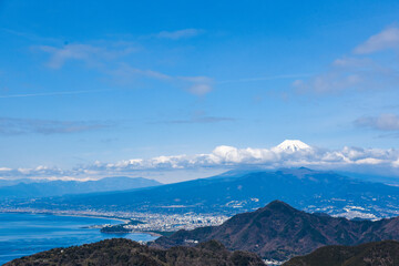 Fototapeta na wymiar 青空と富士山と駿河湾