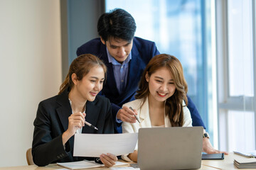 Asian Business people meeting time working with new startup project. Idea presentation, analyze plans. Business Discussing some business ideas. Teamwork concept.
