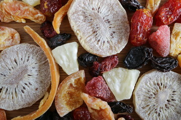 雑多に配置されたドライフルーツ　フルータリアン　オーガニック