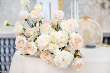 Flower arrangement in the center of the table