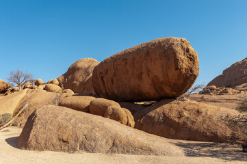 Landscape shot of the Namibian desert near Spitzkoppe, around sunset.