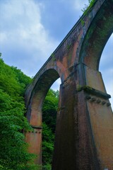 新緑に包まれる碓氷第三橋梁