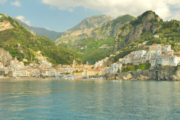 Fototapeta na wymiar View of the Italian city of Amalfi