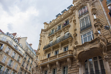 Fototapeta na wymiar Facade of the Parisian house, France 