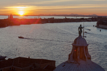 Venezia. Panorama dal campanile di San Giorgio Maggiore verso la Giudecca al tramonto