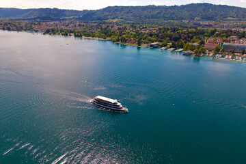 Obraz premium Aerial view of Passenger ship on Lake Zürich at City of Zürich on a sunny spring day. Photo taken May 30th, 2022, Zurich, Switzerland.