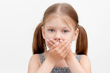 Child holding crossed hands on mouth - obrazy, fototapety, plakaty