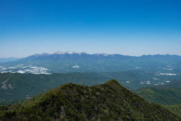 鮮やかな山の風景