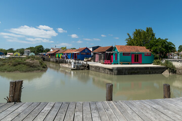 Ile d’Oléron (Charente-Maritime, France), les cabanes colorées du port de Château d'Oléron - 510607037