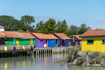 Ile d’Oléron (Charente-Maritime, France), les cabanes colorées du port de Château d'Oléron - 510607040