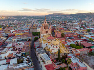 Naklejka premium San Miguel de Allende in Guanajuato, Mexico. Aerial view at sunrise