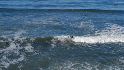 Fototapeta premium Surfer surfin on the top of the wave, California