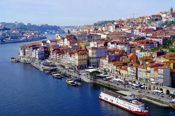 Fototapeta na wymiar view of the port of porto
