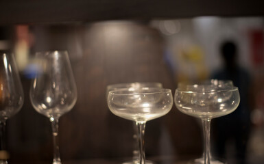 Blurred image of glassware Drink in dimly lit places.