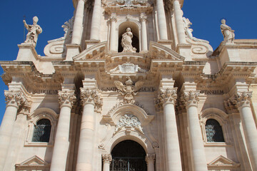 Fototapeta na wymiar cathedral in syracusa in sicily (italy)